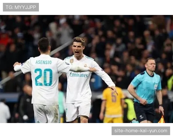 欧冠赛场上边路球员内收扮演伪中锋的战术趋势分析