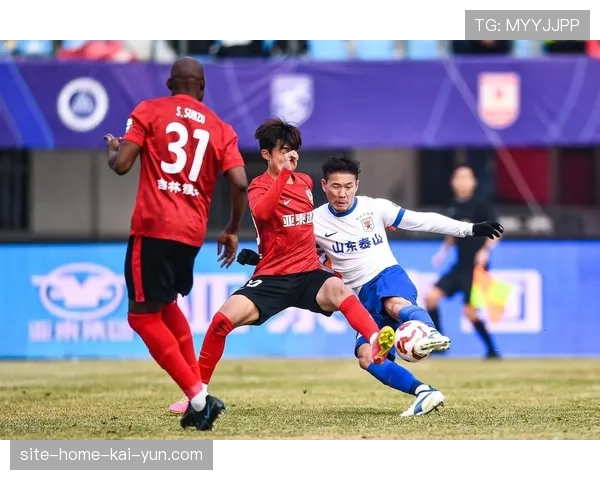 李源一泰山中场2次助攻，后腰位置前插组织展现多面性